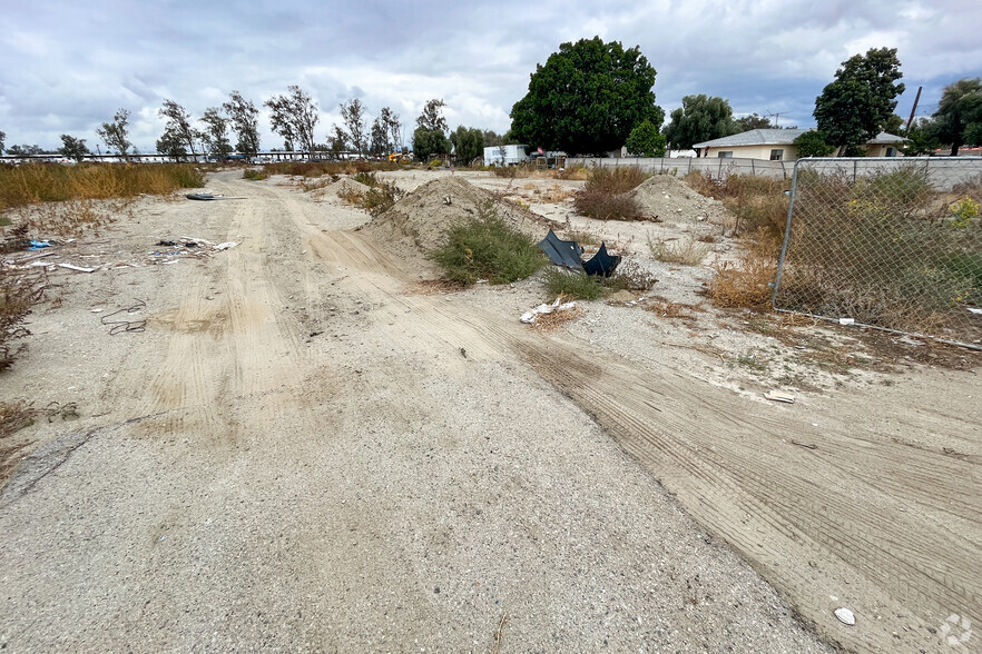 13770 Jurupa Ave, Fontana, CA for lease - Building Photo - Image 3 of 3