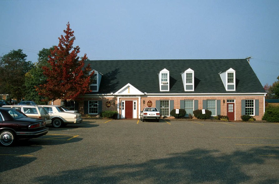 512 E Washington St, Chagrin Falls, OH à louer - Photo du bâtiment - Image 1 de 10