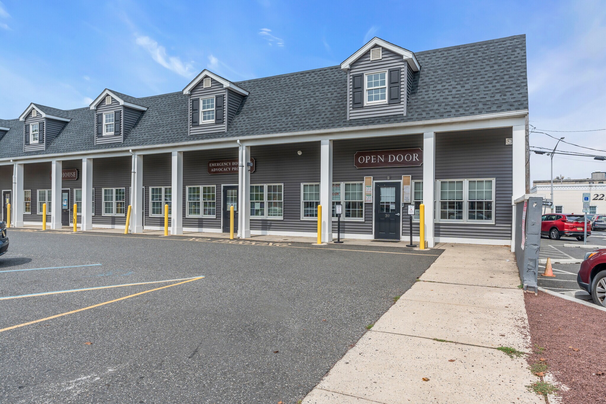 39 Throckmorton St, Freehold, NJ à louer Photo du bâtiment- Image 1 de 12
