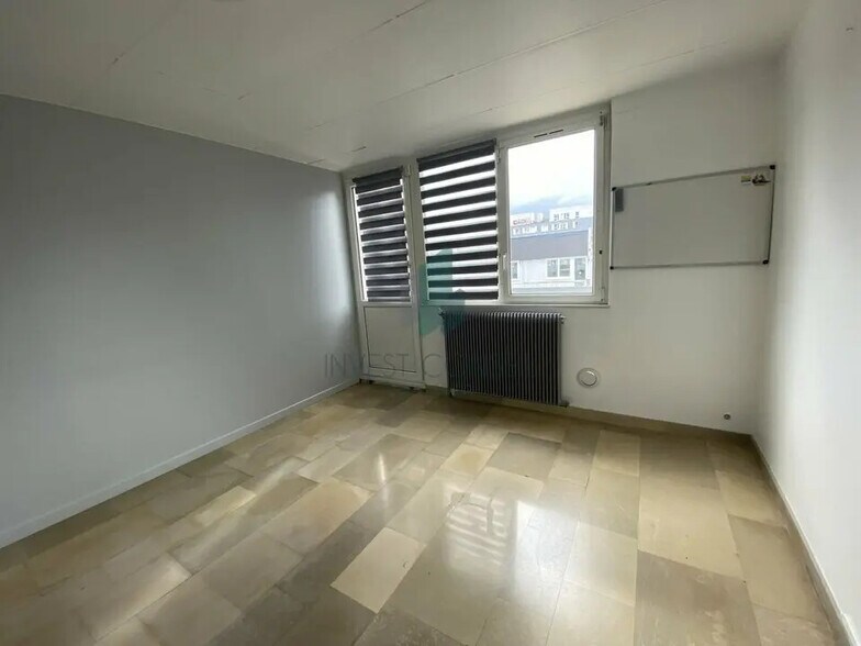 Flex dans Cergy à louer - Photo du bâtiment - Image 3 de 10