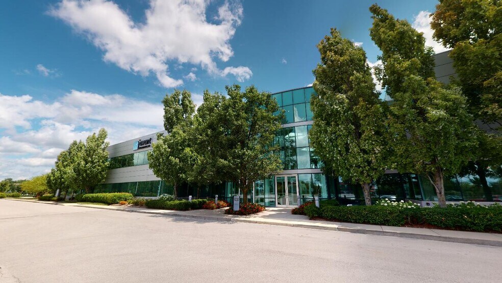 630 W Carmel Dr, Carmel, IN à louer - Photo du bâtiment - Image 3 de 33