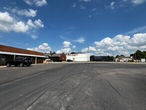 114-116 E Auglaize St, Wapakoneta, OH for lease Interior Photo- Image 2 of 8