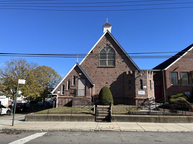 10310 104th St, Ozone Park, NY à vendre - Photo du bâtiment - Image 3 de 15