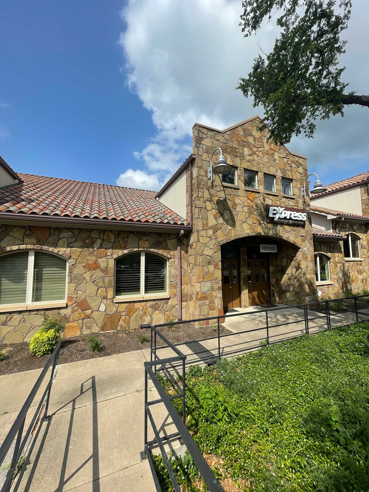 2500 W William Cannon Dr, Austin, TX for lease Building Photo- Image 1 of 18