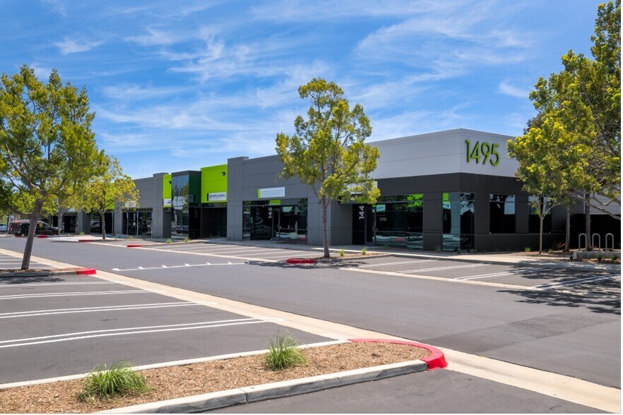 1495 Poinsettia Ave, Vista, CA à louer - Photo du bâtiment - Image 2 de 2