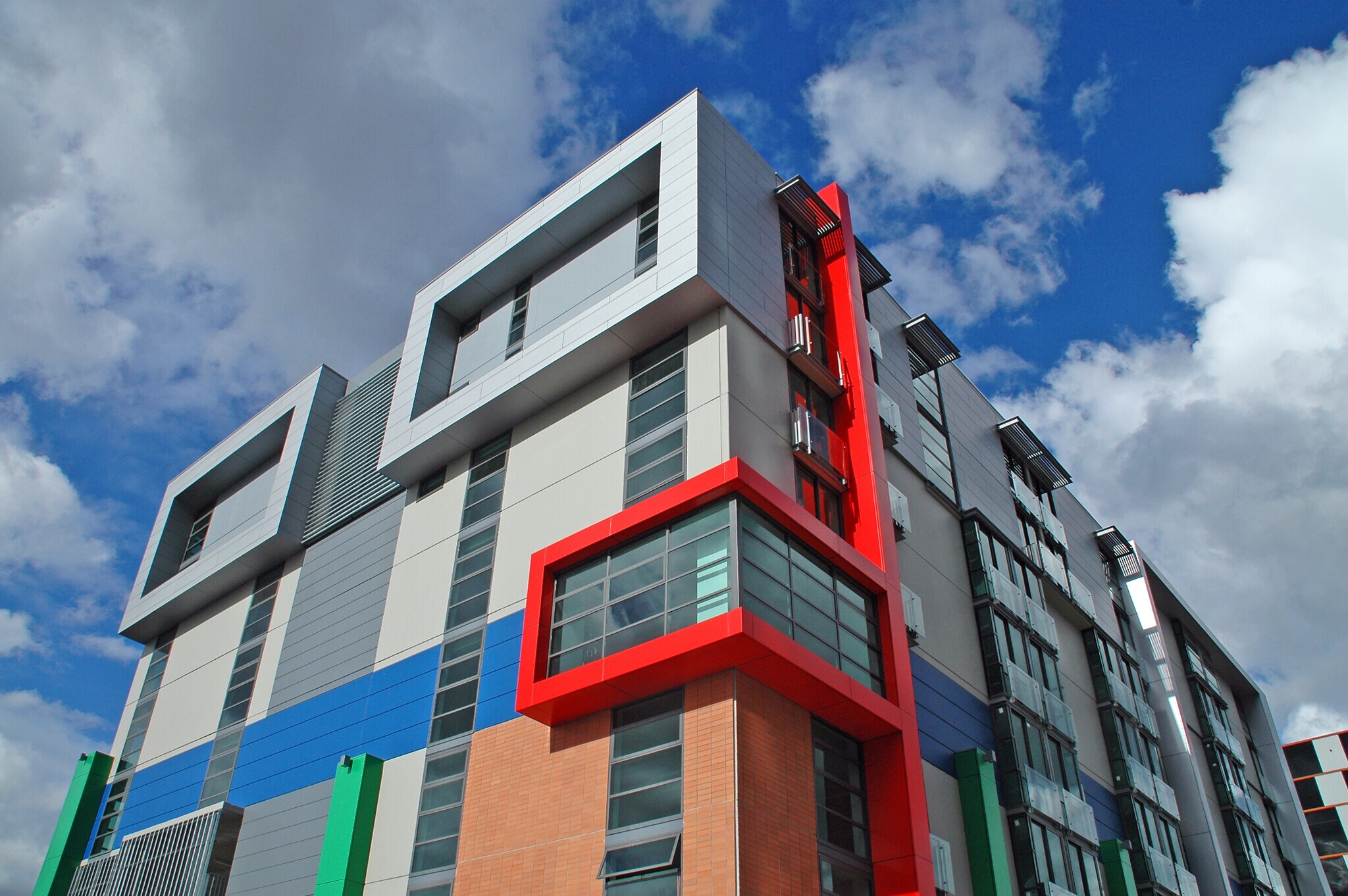 198 Harbour Espl, Docklands for lease Primary Photo- Image 1 of 3
