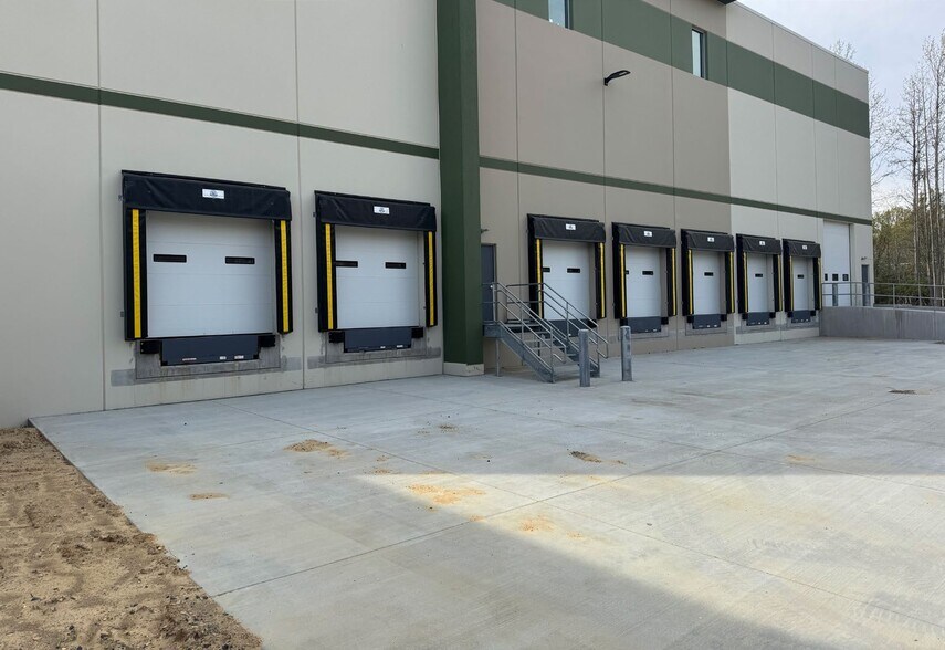 219 Wyckoff Mills Rd, East Windsor, NJ à louer - Photo du bâtiment - Image 2 de 5