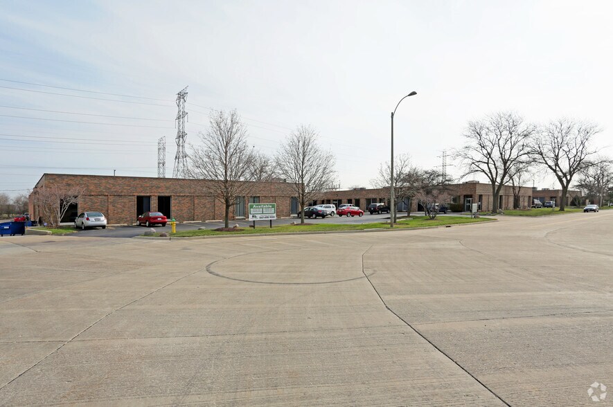 443-493 W Fullerton Ave, Elmhurst, IL for lease - Primary Photo - Image 1 of 34