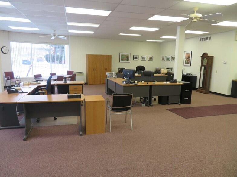 1458 Main St, Buffalo, NY for sale - Interior Photo - Image 3 of 22