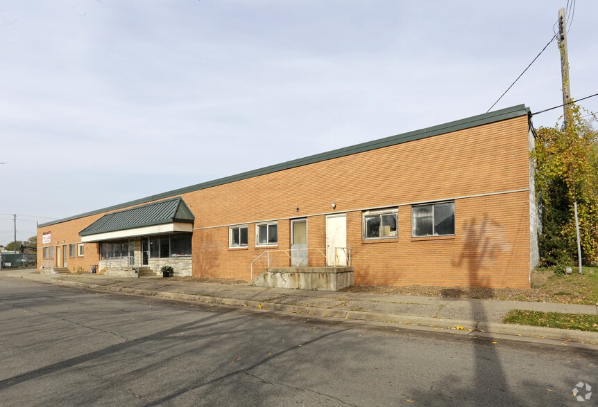 146-220 W 60th St, Minneapolis, MN for lease - Building Photo - Image 3 of 7