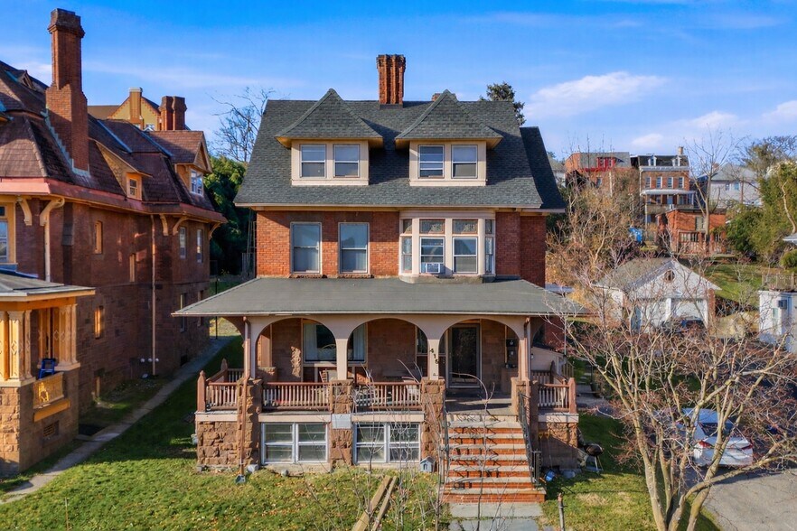 415 Grand St, Newburgh, NY à vendre - Photo du bâtiment - Image 1 de 20