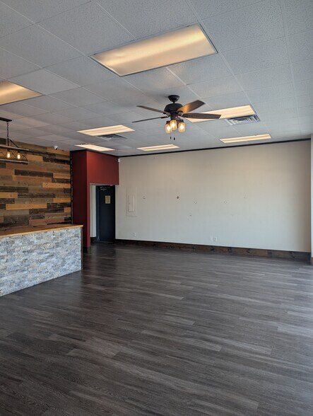 2416 W Mason St, Green Bay, WI for lease - Building Photo - Image 3 of 6