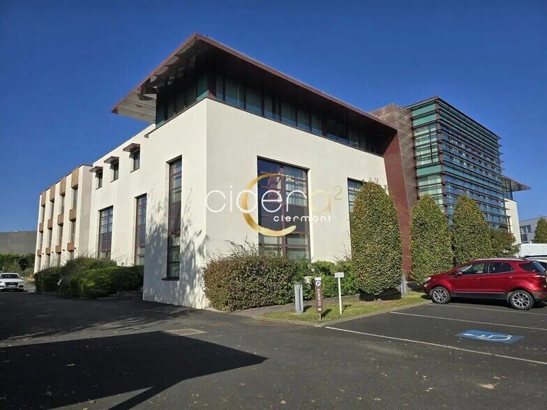 Bureau dans Clermont-Ferrand à louer - Photo du bâtiment - Image 2 de 12