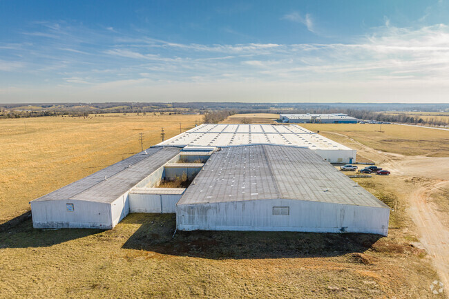 Plus de détails pour 620-630 George St, Marshfield, MO - Industriel à louer