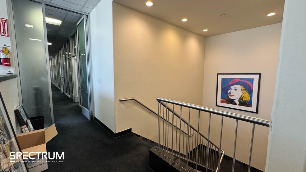 21617-21621 Nordhoff St, Chatsworth, CA for lease - Building Photo - Image 3 of 7