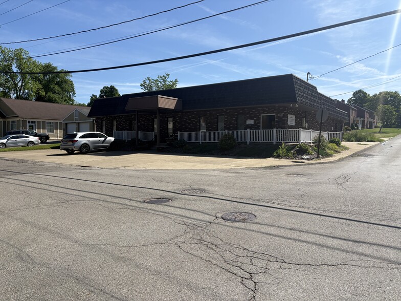 773 Pershing St, Ellwood City, PA for sale - Building Photo - Image 3 of 28