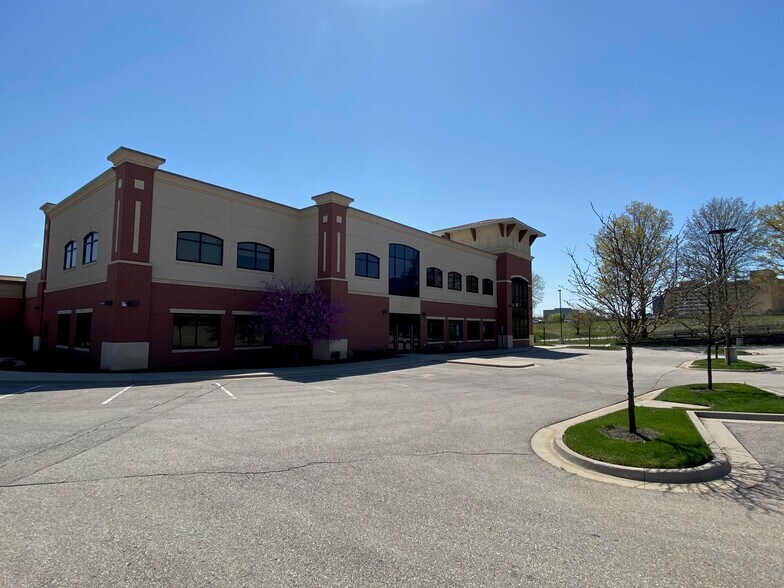 10700 Metcalf Ave, Overland Park, KS à louer - Photo du bâtiment - Image 2 de 8