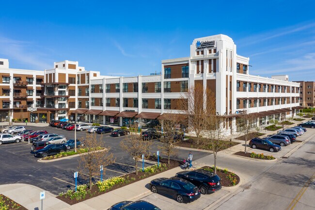 Plus de détails pour 611 Veterans Ave, West Bend, WI - Commerce de détail à louer