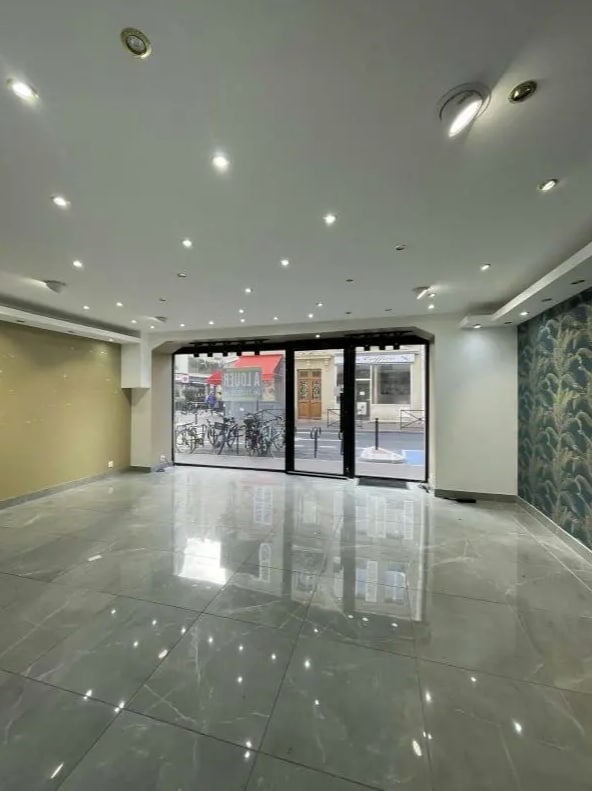 Retail in Levallois-Perret for lease Interior Photo- Image 1 of 2