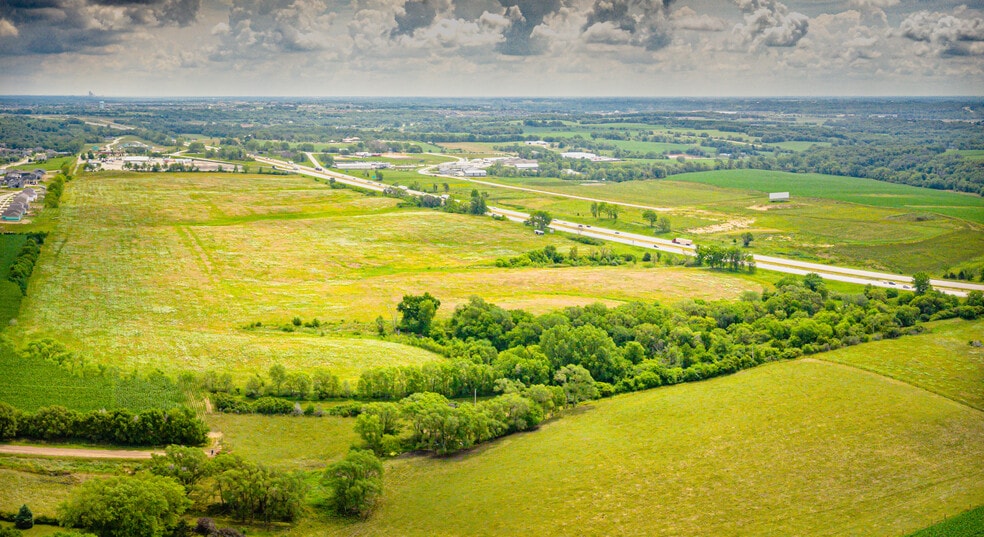 Ute Ave, Waukee, IA à vendre - Photo du bâtiment - Image 2 de 2
