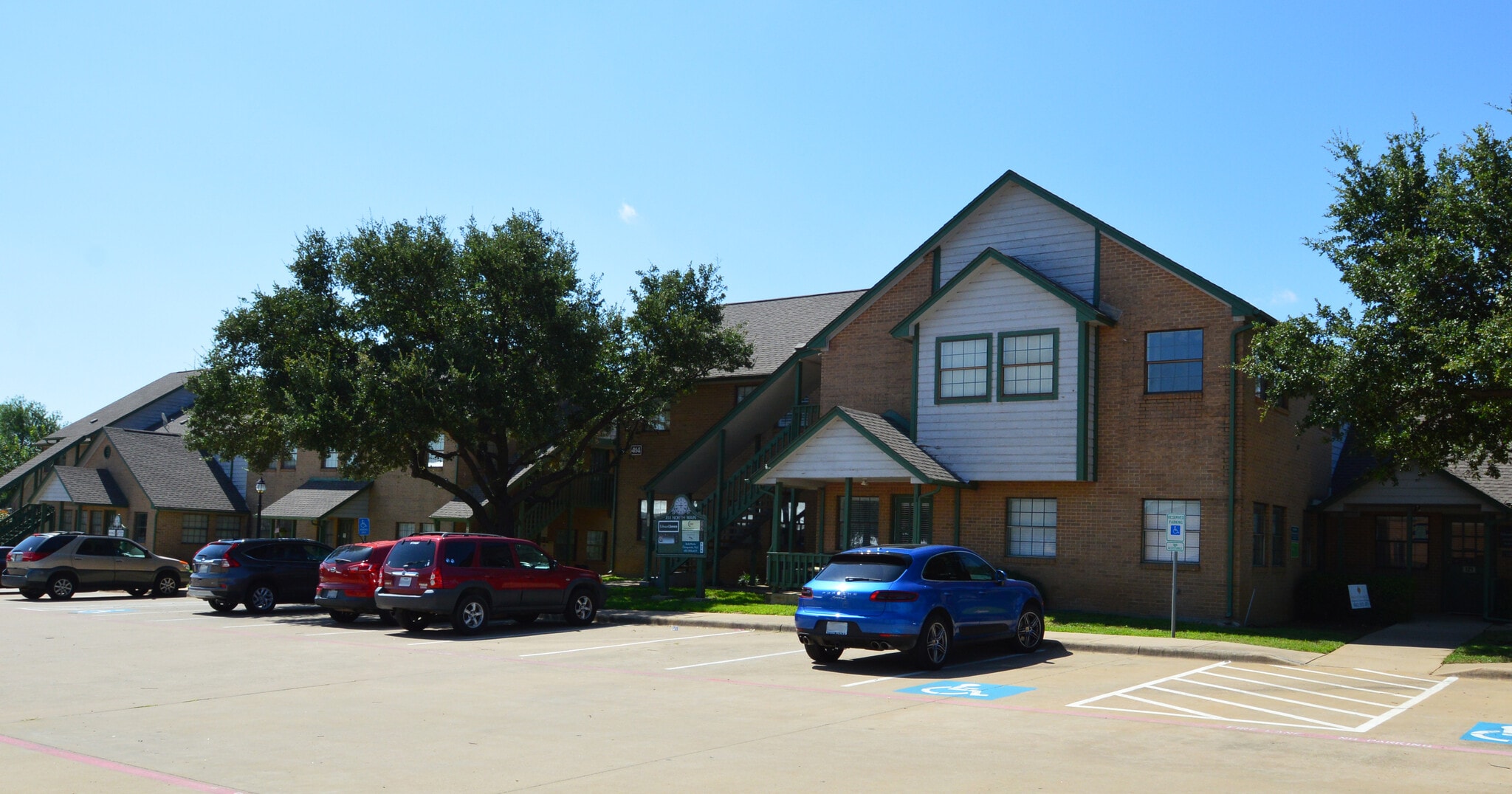 412 N Main St, Euless, TX à louer Photo du bâtiment- Image 1 de 5