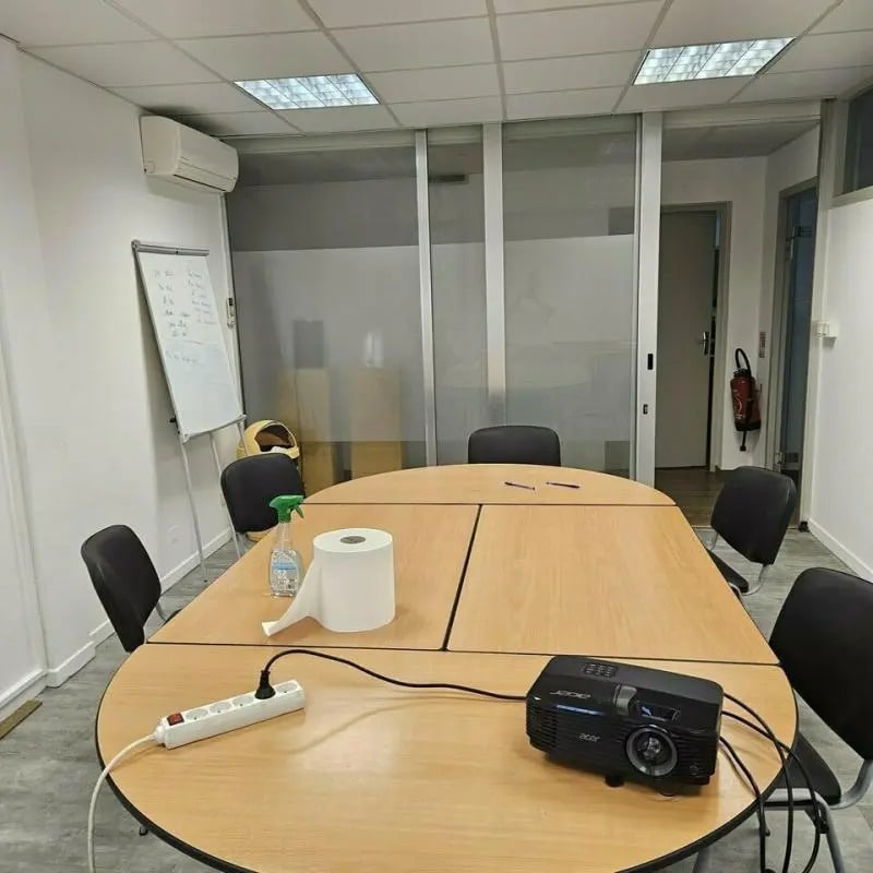 Office in Avignon for lease Interior Photo- Image 1 of 6