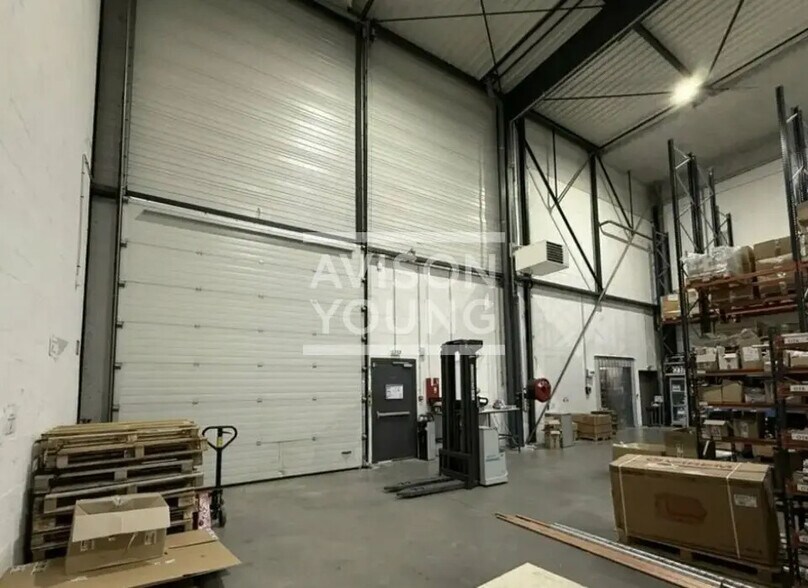 Flex in Villeneuve-la-Garenne for lease - Interior Photo - Image 2 of 7