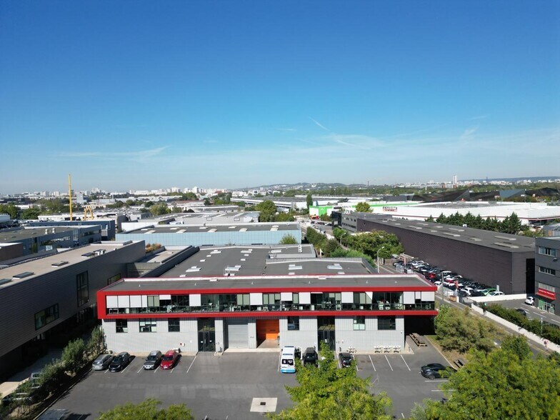 Office in Gennevilliers for lease - Aerial - Image 2 of 10