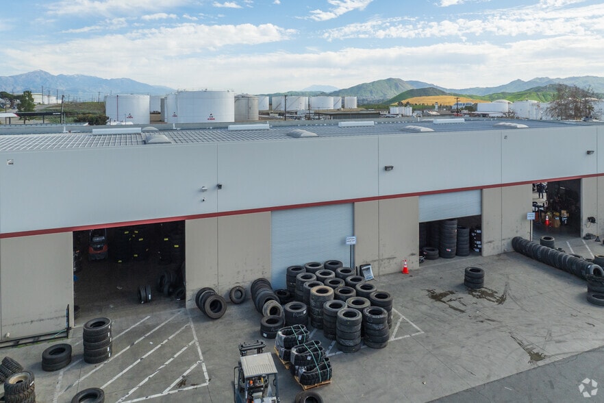 205 W Slover Ave, Bloomington, CA for lease - Building Photo - Image 3 of 5