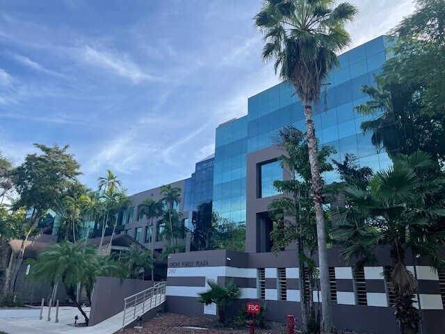 2937 SW 27th Ave, Coconut Grove, FL à louer - Photo du bâtiment - Image 3 de 4