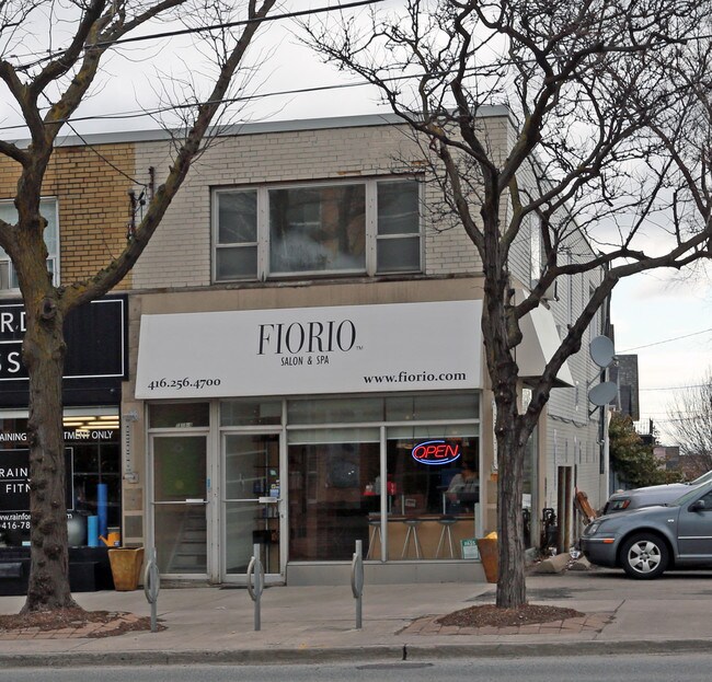 Plus de détails pour 1819-1825 Avenue Rd, Toronto, ON - Commerce de détail à vendre