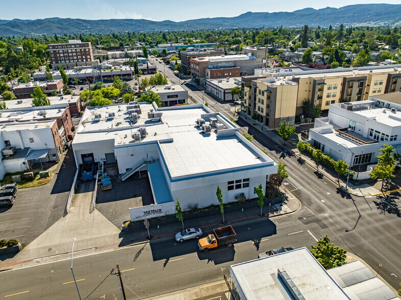 33 N Fir St, Medford, OR à vendre - Photo du bâtiment - Image 3 de 41