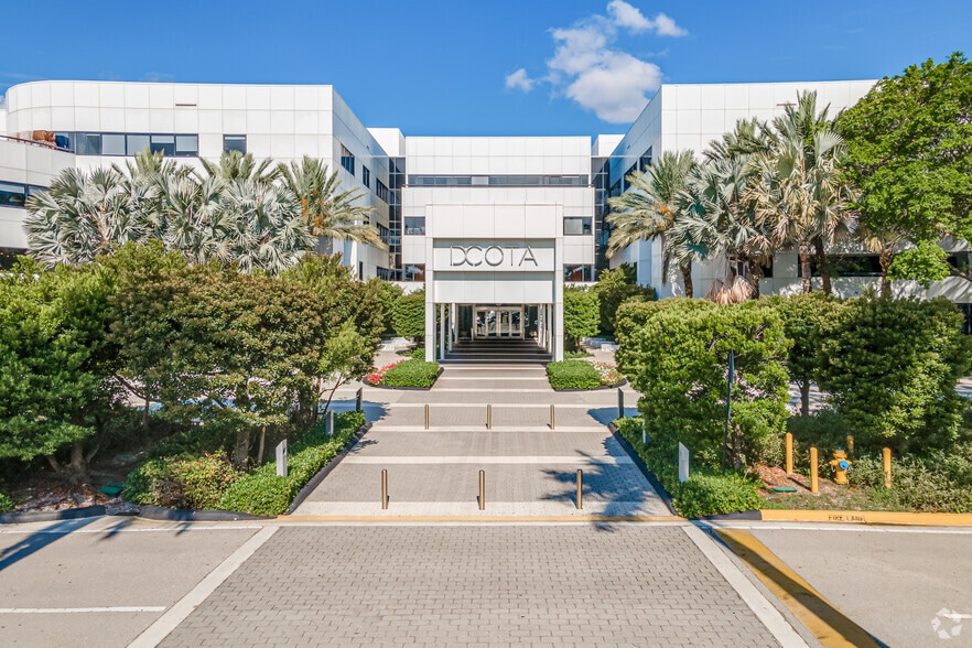 1855 Griffin Rd, Dania Beach, FL for lease - Building Photo - Image 3 of 27