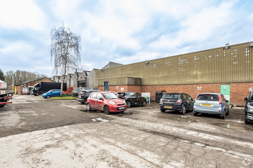 Hazelbottom Rd, Manchester for lease - Building Photo - Image 3 of 15