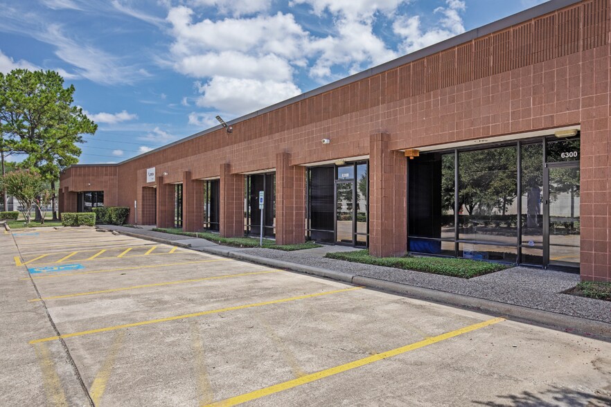 6300 Rothway St, Houston, TX à louer - Photo du bâtiment - Image 2 de 11