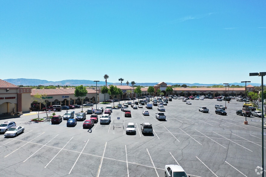 1740-1884 E Avenue J, Lancaster, CA for lease - Building Photo - Image 3 of 8