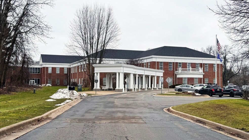 6938 Elm Valley Dr, Kalamazoo, MI for lease - Building Photo - Image 1 of 10