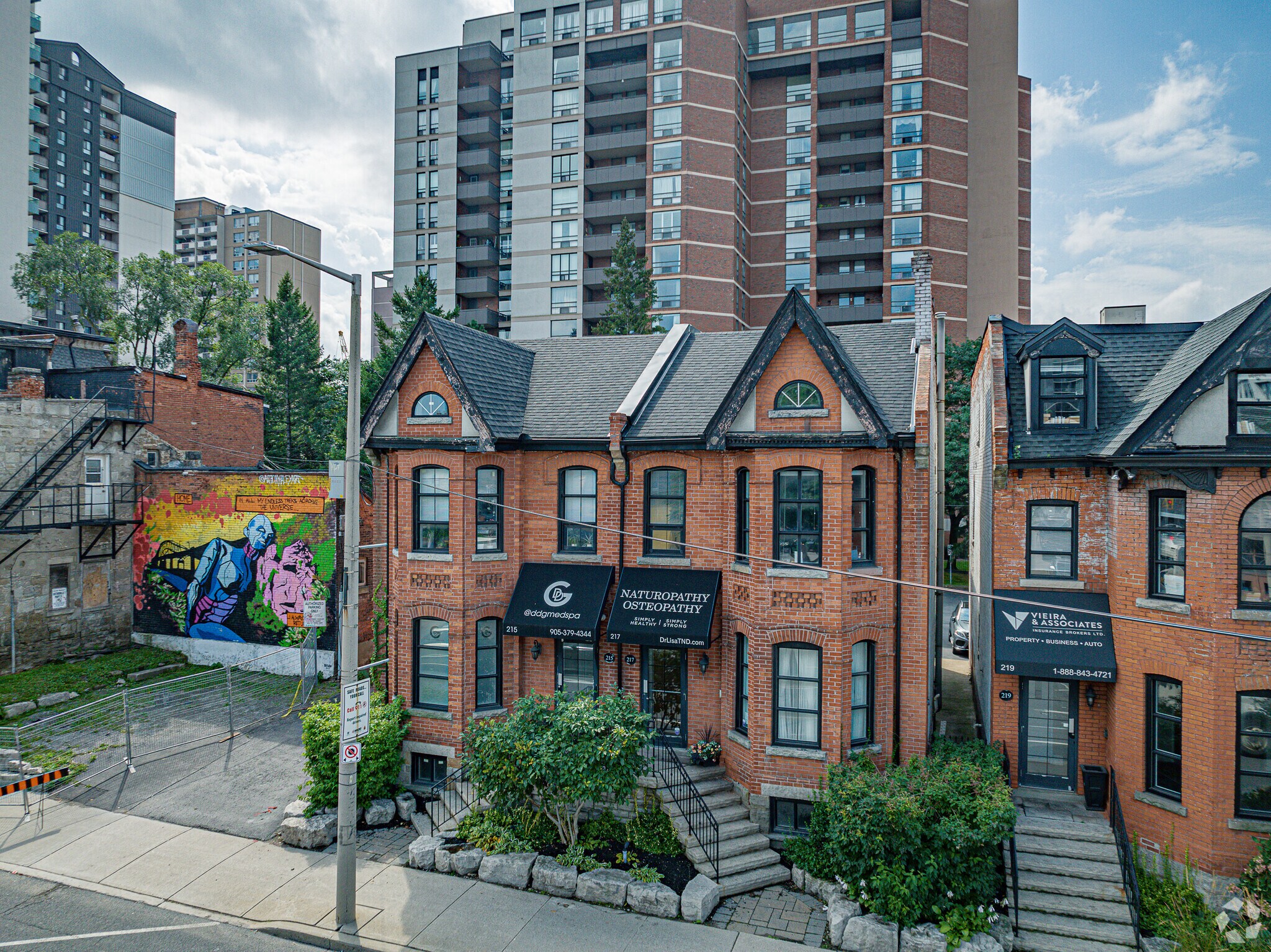 215-217 Main St W, Hamilton, ON for sale Primary Photo- Image 1 of 1