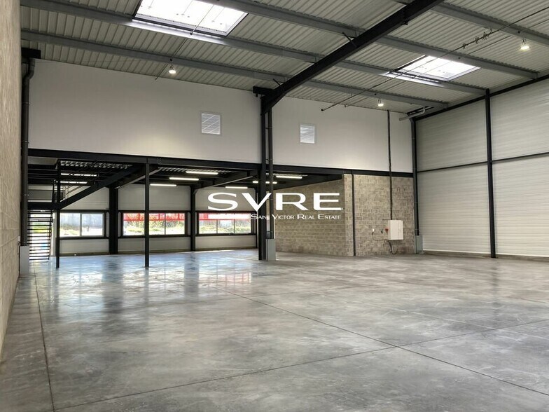 Local d'activités dans Marignane à vendre - Photo du bâtiment - Image 3 de 13