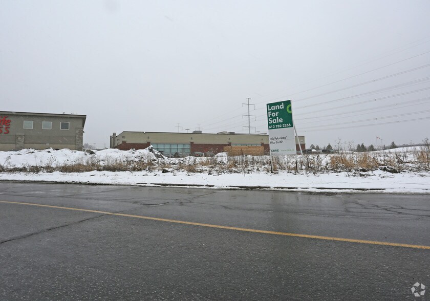 130 Michael Cowpland Dr, Ottawa, ON à vendre - Photo du bâtiment - Image 1 de 7