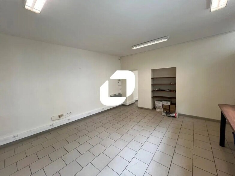 Office in Douai for lease - Interior Photo - Image 2 of 8