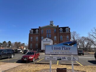 Plus de détails pour 223 N 4th St, Black River Falls, WI - Multi-résidentiel à vendre