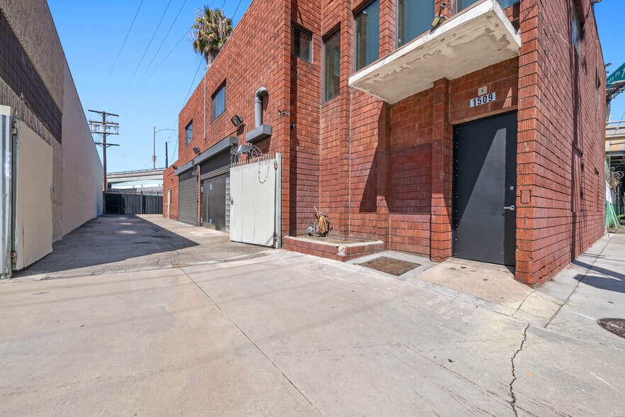 1509 Mateo St, Los Angeles, CA for sale - Building Photo - Image 2 of 31