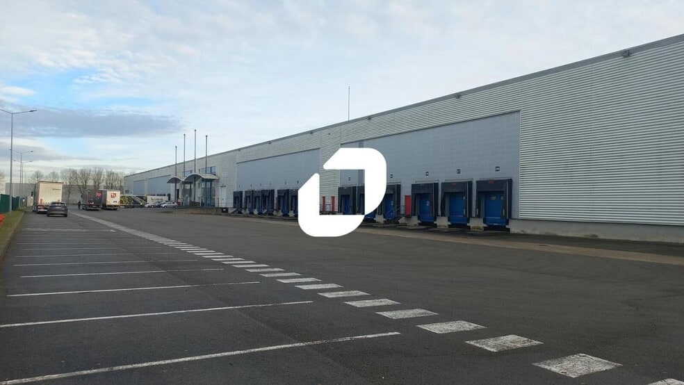 Industrial in Marly-la-Ville for lease - Building Photo - Image 1 of 9