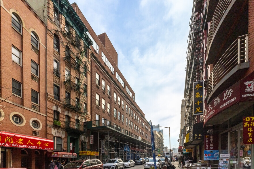 80 Elizabeth St, New York, NY for lease - Building Photo - Image 2 of 3