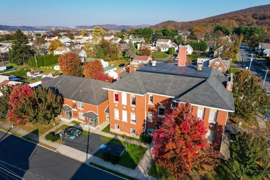 215 E High St, Hellertown, PA for sale - Building Photo - Image 3 of 16