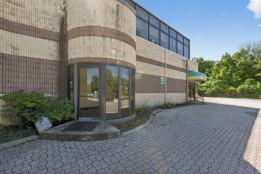 514 E King Rd, Malvern, PA à vendre - Photo du bâtiment - Image 3 de 39