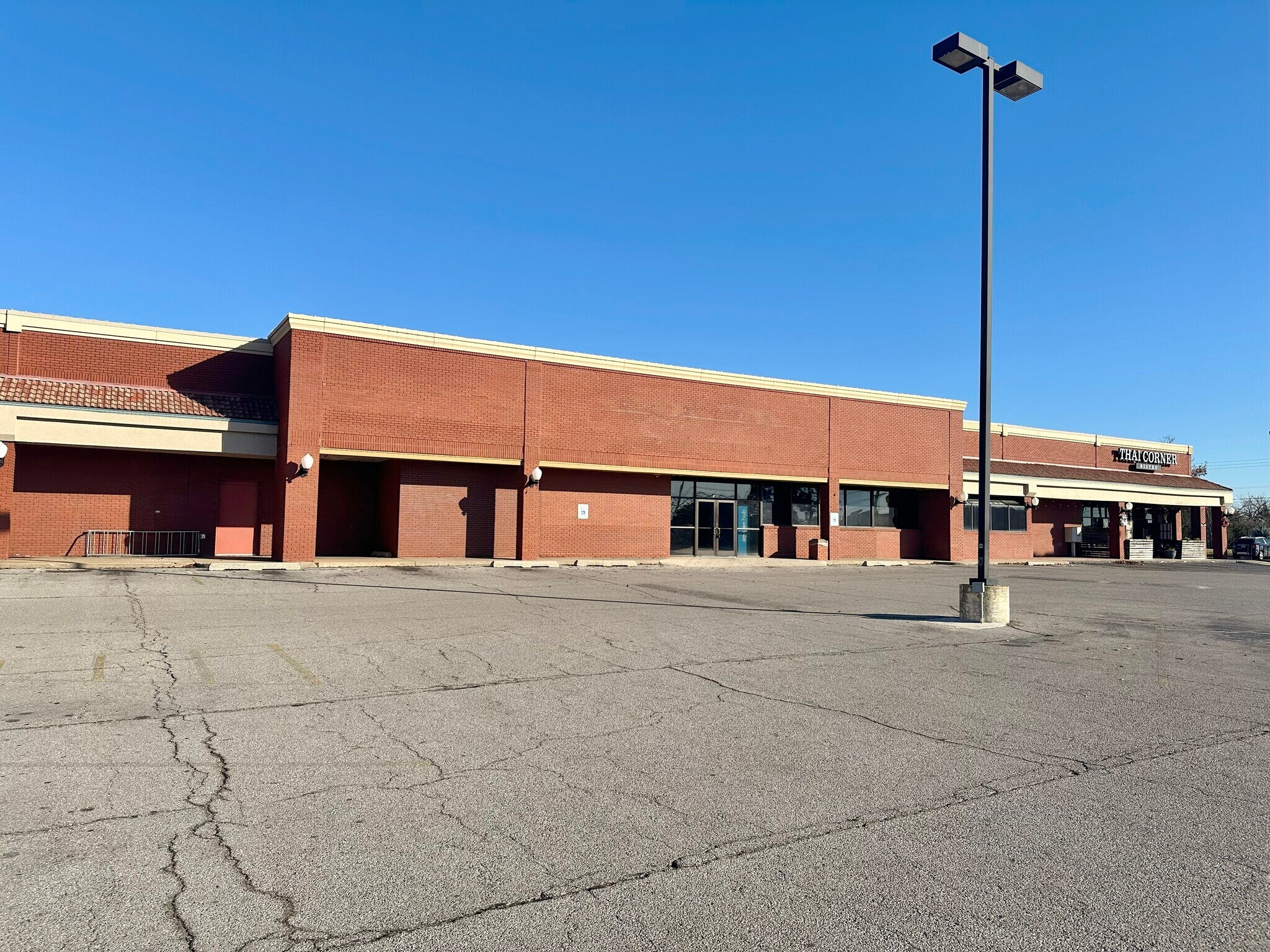 1409 E Danforth Rd, Edmond, OK for lease Primary Photo- Image 1 of 7