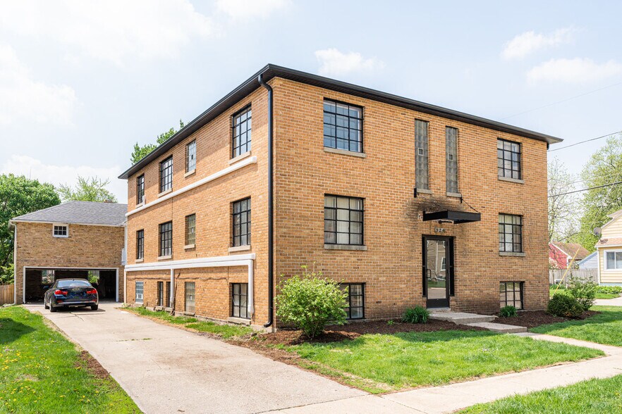 524 Cross St, Sycamore, IL à vendre - Photo du bâtiment - Image 2 de 17
