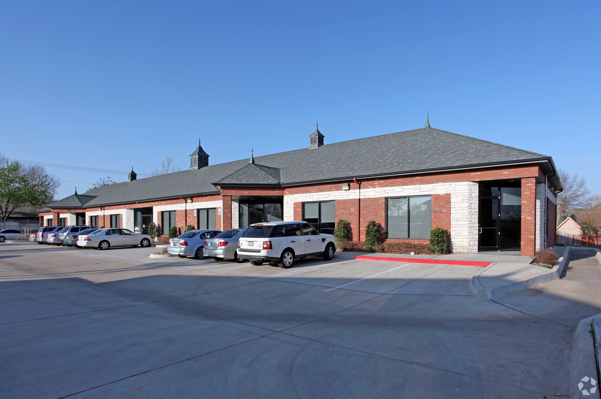 833 S Kelly Ave, Edmond, OK for sale Primary Photo- Image 1 of 5